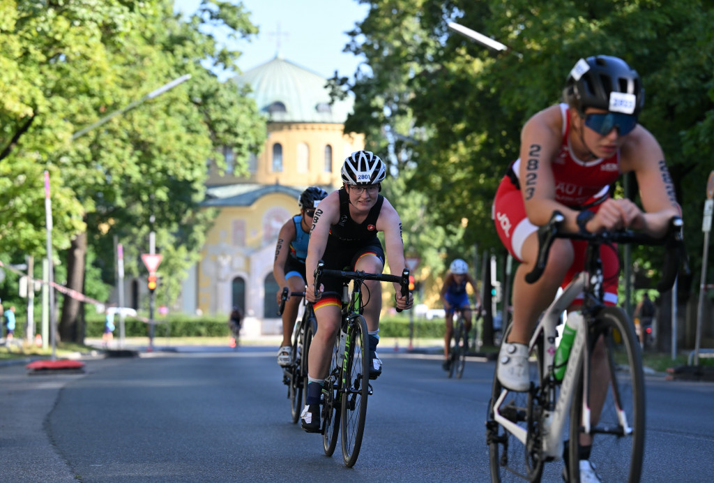 Radfaherinnen in München City